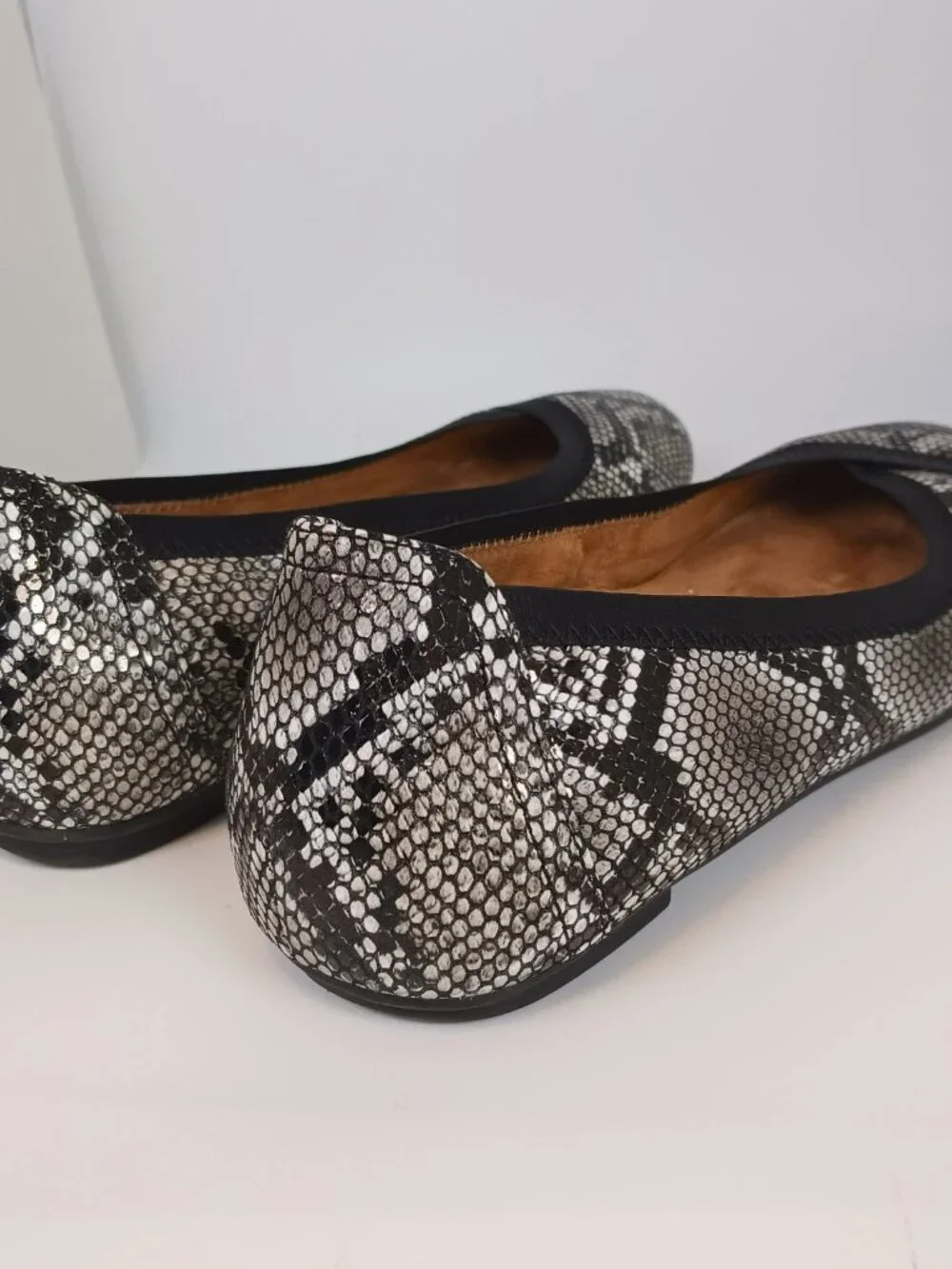 Vionic Carroll Women’s 7 Ballet Flats Black Snake Print Leather Balletcore